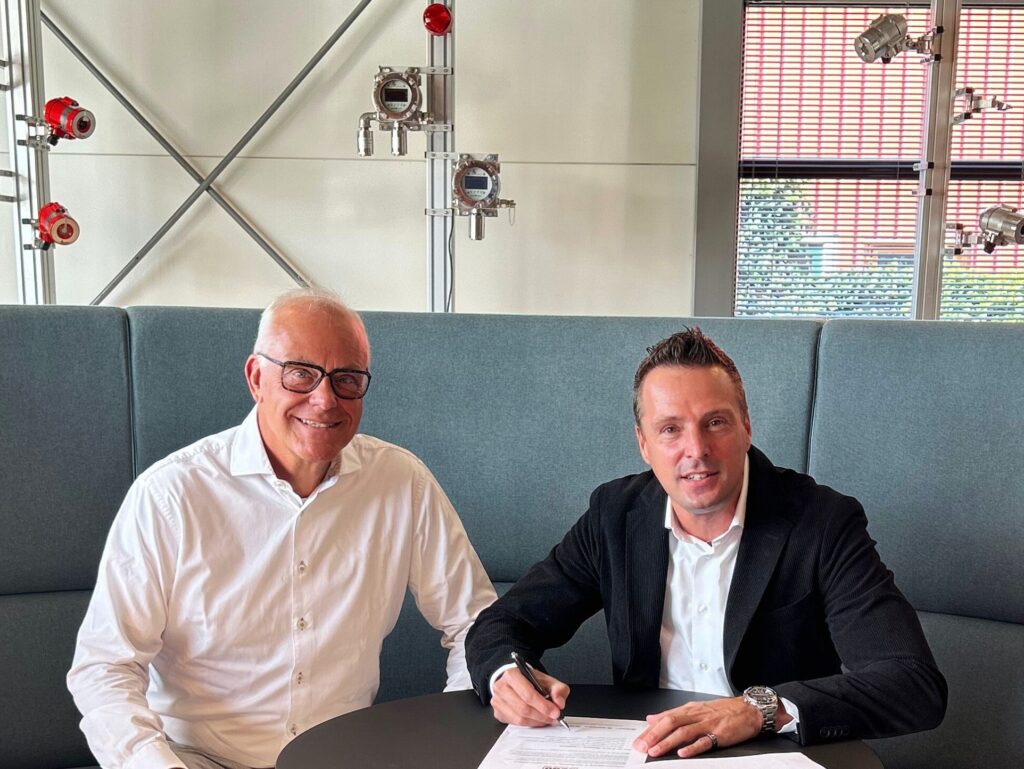 CEO Ronald Verkroost and Managing Director Emile Hippe _ Firebuyer.com