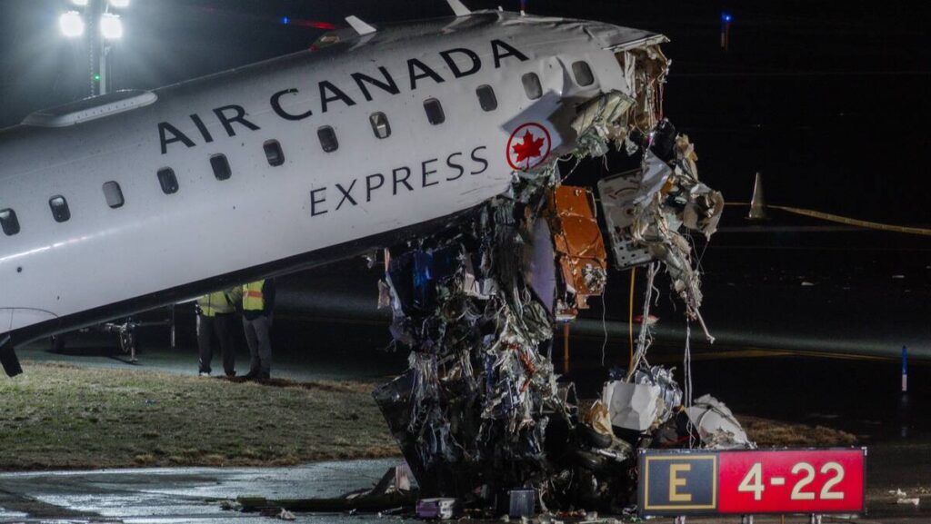 Crash at LaGuardia Airport kills two - Firebuyer.com